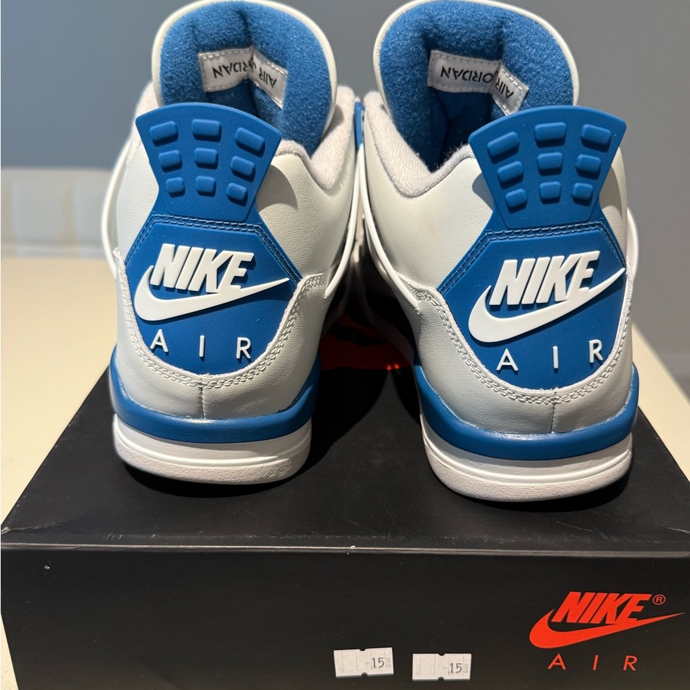 Jordan 4 Retro - Picture 5 of 6